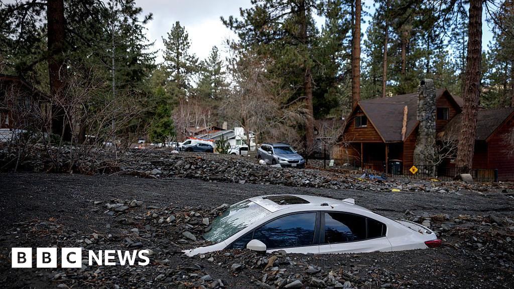 California downpours ease but flood and mudslide risks linger