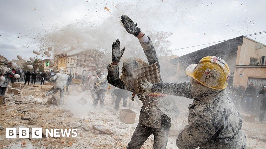 Els Enfarinats: Spaniards hurl flour, eggs and fireworks in mock battle.