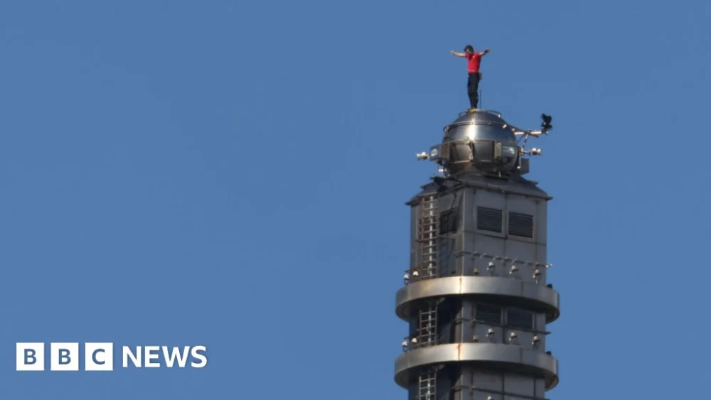 Alex Honnold Scales 101-Floor Skyscraper Without Safety Gear