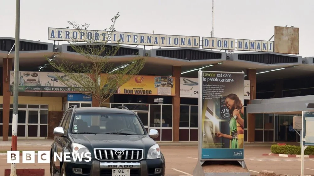 Niamey gunfire: Blasts heard near Niger airport