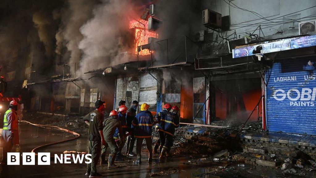 Six killed in Pakistan shopping mall fire.