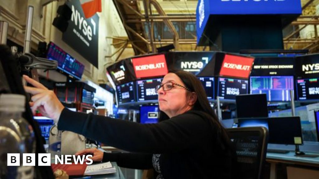 US stock market ends 2025 on a high note after volatile year.