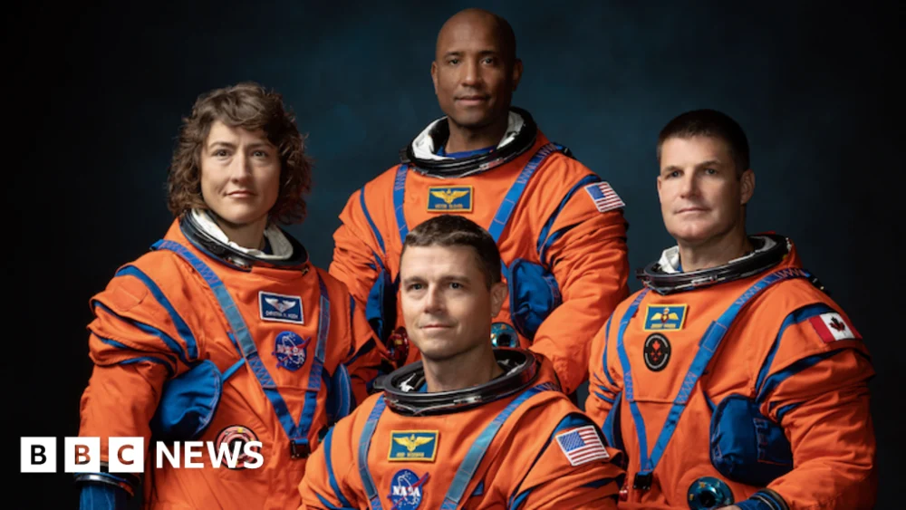 When does the Nasa Moon mission launch and who are the Artemis II crew?
