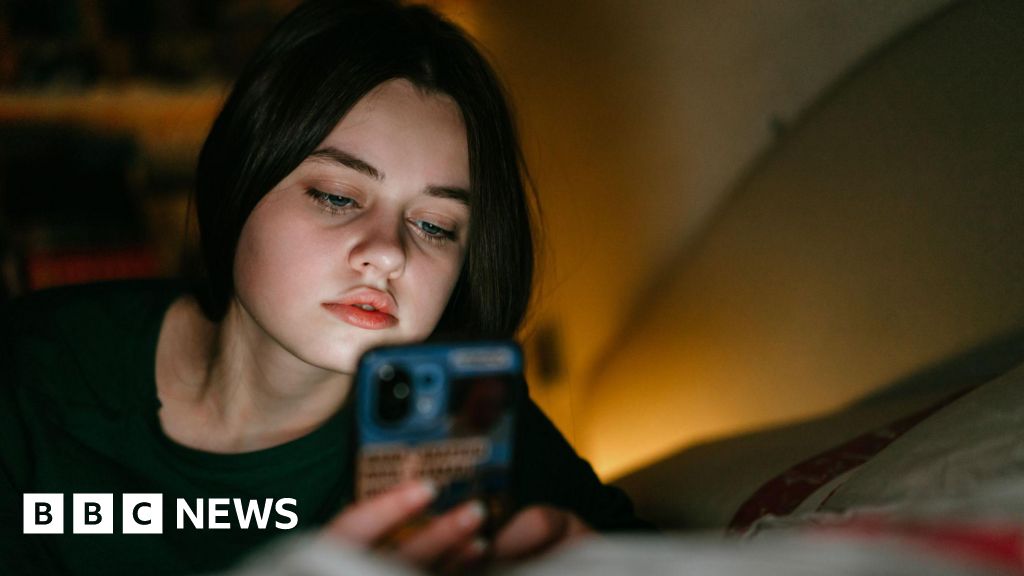 AI chatbots give inaccurate medical advice says Oxford Uni study.