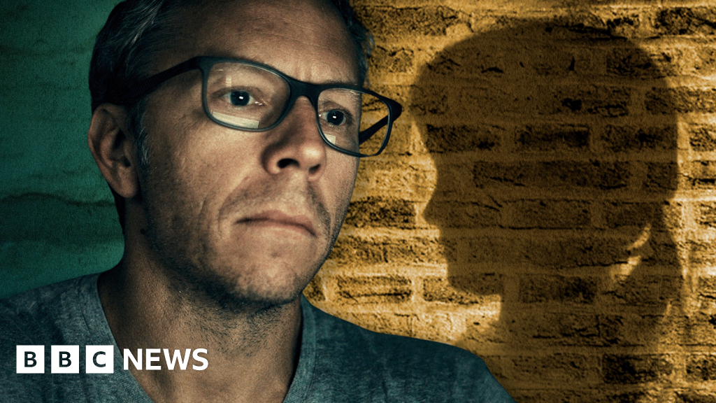 How dark web agent spotted bedroom wall clue to rescue girl from abuse.