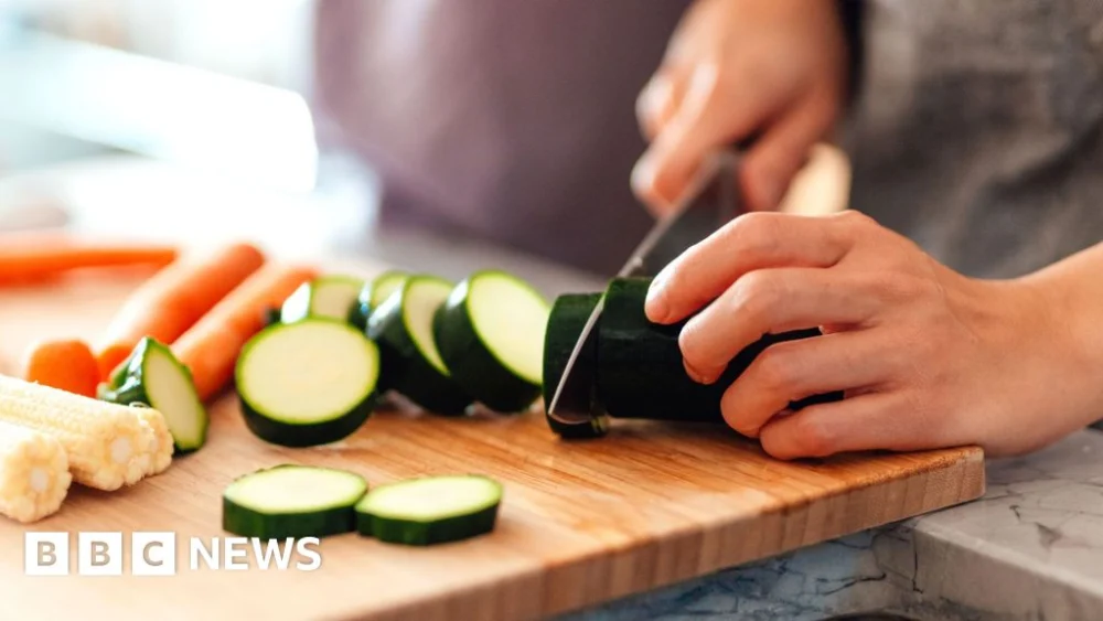 Intermittent fasting may make little difference to weight loss, review finds.