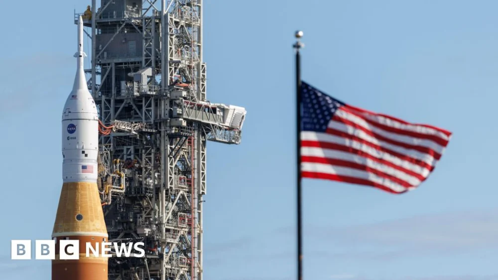 Nasa astronauts’ moon mission delayed due to rocket issue
