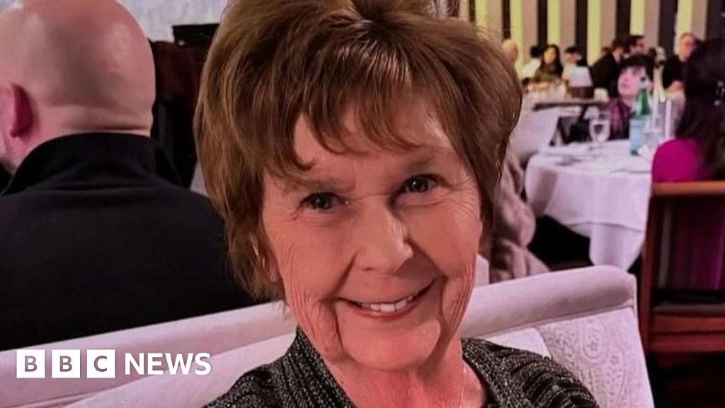 Police probe new message in search for mother of Savannah Guthrie