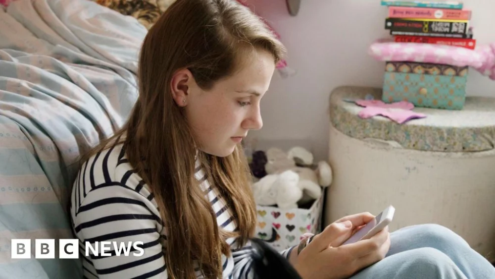 Starmer pledges crackdown on ‘addictive elements’ of social media