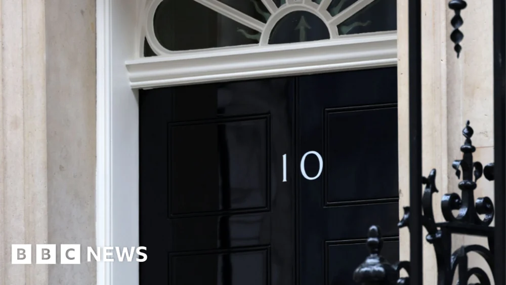 Starmer’s director of communications Tim Allan quits.