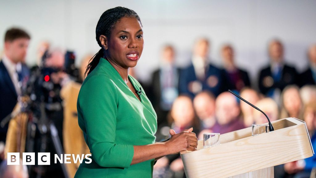 Tories vow cuts to student loan interest repayments