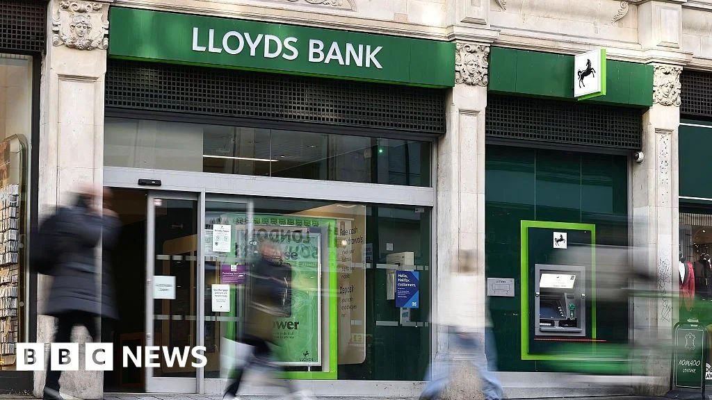 Lloyds Banking Group IT glitch affected almost 500,000 customers.