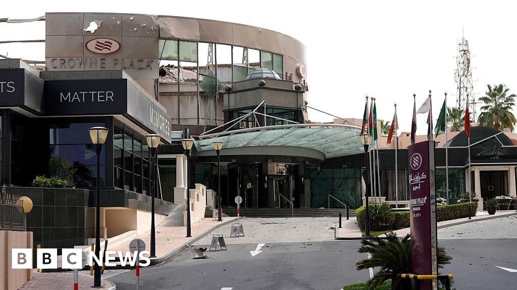 More than 100,000 Britons register for help in Middle East