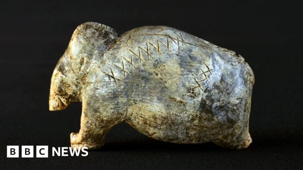 Patterns on mammoth tusks help to retell history of writing