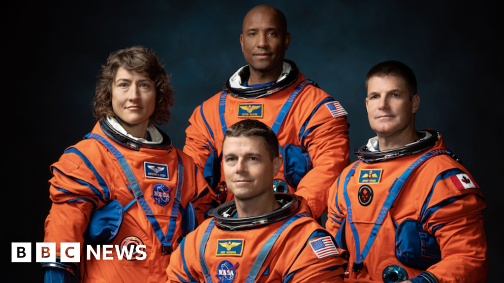 When does the Nasa Moon mission launch and who are the Artemis II crew?