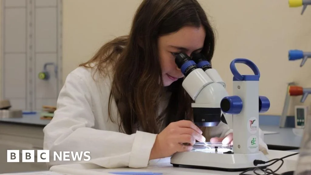 Doomsday seed collectors aim to save Wales’ native species