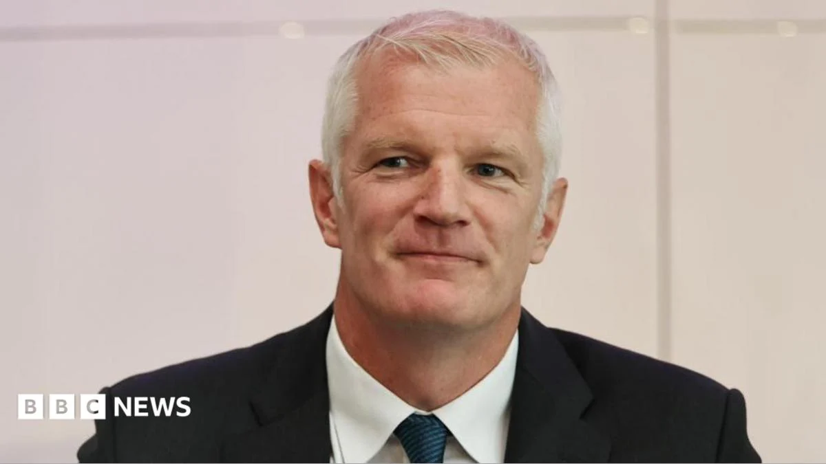 Former defence minister Al Carns turns down ministerial offer.