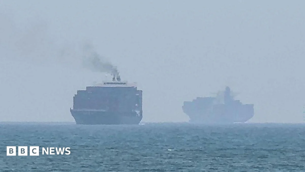 Hormuz talks positive, Oman says, as Iran warns deal would not open strait