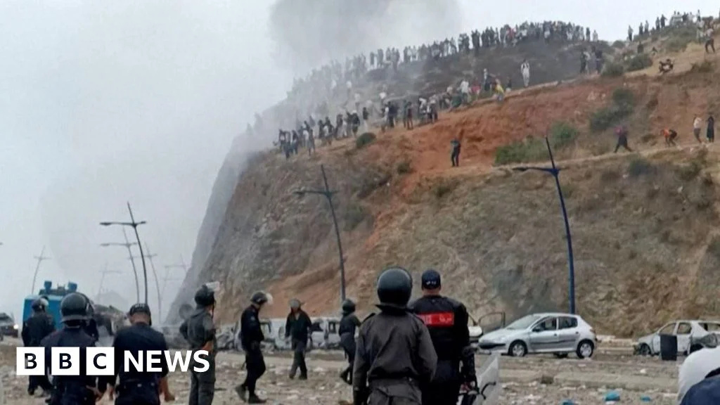 Spain: Tens of thousands of migrants enter Ceuta from Morocco