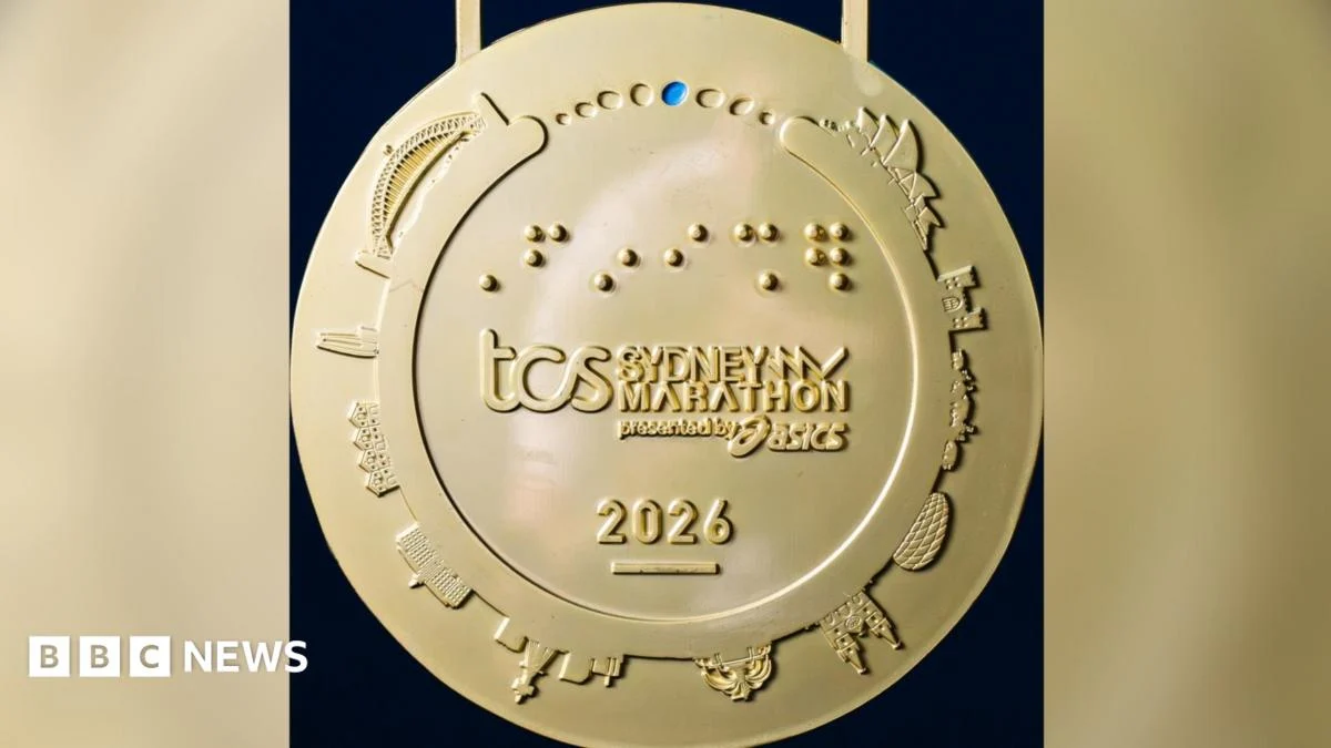 Sydney Marathon laughs off medal error.