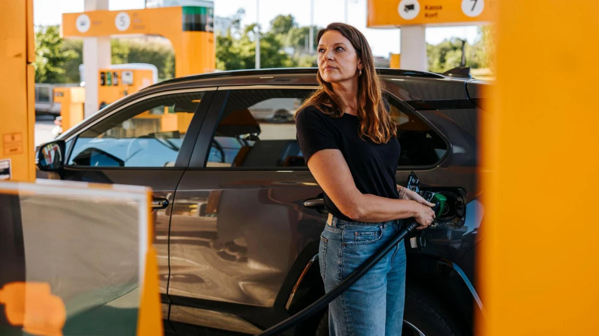 UK petrol prices hit highest level since Iran war began
