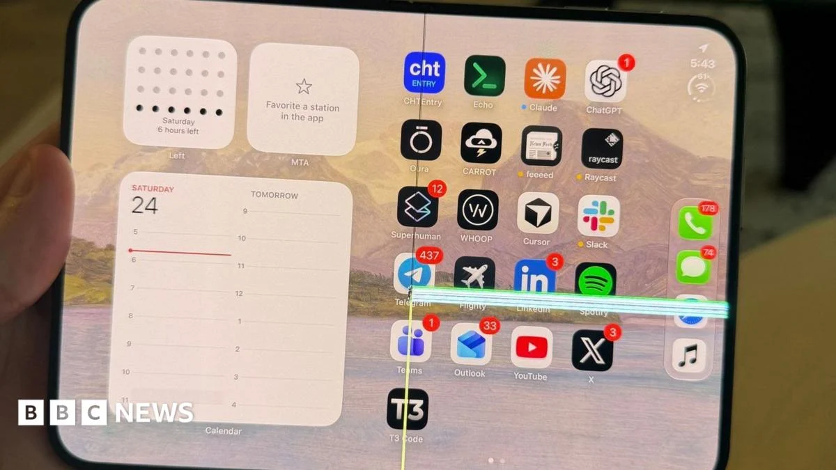 IPhone Duo: Apple to replace handsets affected by screen issues
